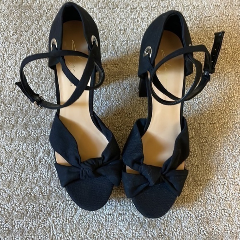 Daya by Zendaya Black Open Toe Bow Block Ankle Strap Heels